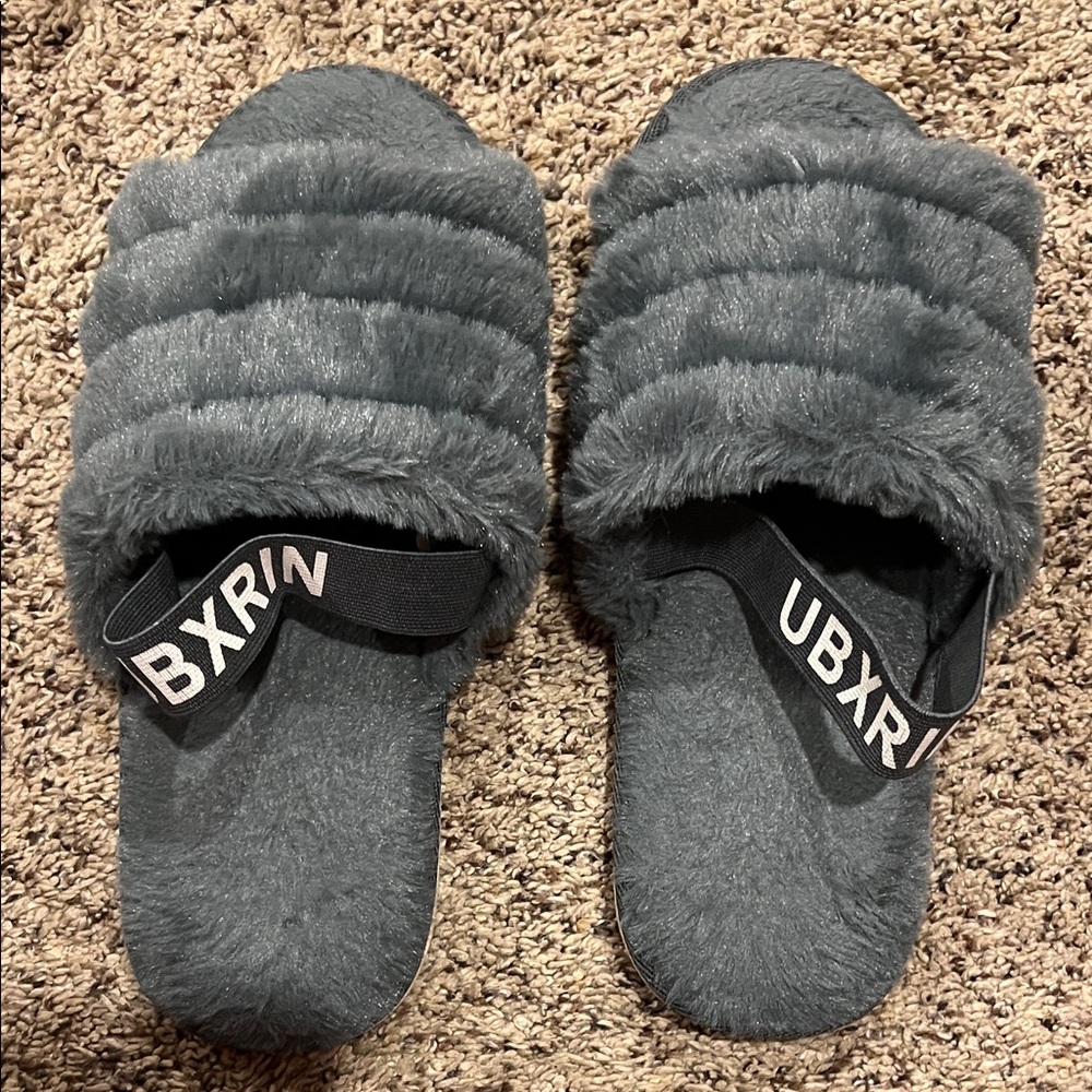 Women's Gray Fuzzy Slippers
